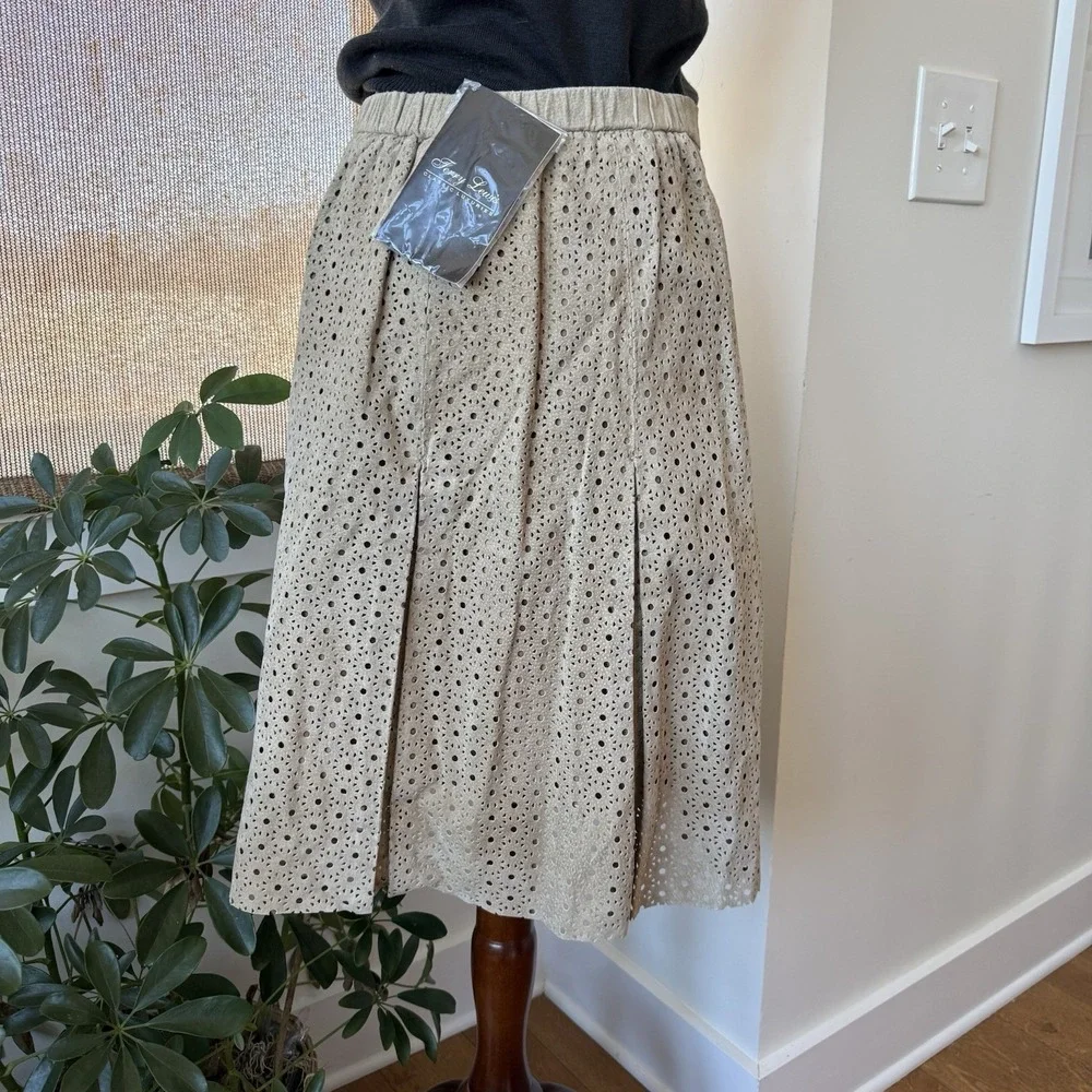Terry Lewis Suede Leather Skirt 8P Beige Eyelet‎ Pleated Equestrian Classic